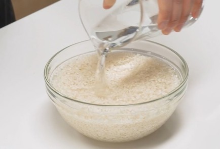 Фото шага рецепта Онигири с тунцом 139907 шаг 2  