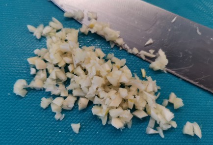 Фото шага рецепта Опята обжаренные на сале 175812 шаг 2  