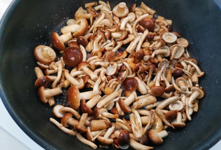 Фото шага рецепта Опята обжаренные на сале 175812 шаг 6  