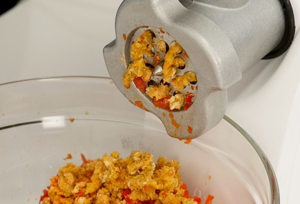 Фото шага рецепта Ореховая аджика 94092 шаг 2