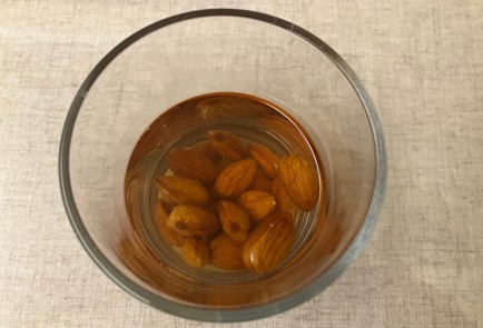 Фото шага рецепта Ореховый бисквит с вяленой клюквой 175113 шаг 1  