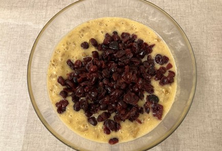 Фото шага рецепта Ореховый бисквит с вяленой клюквой 175113 шаг 8  