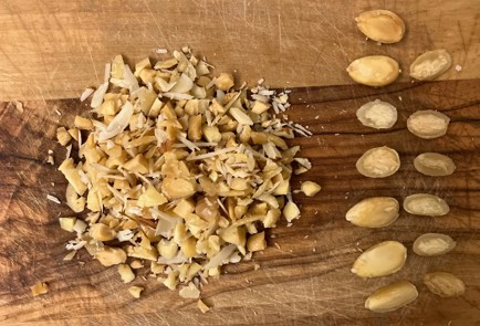 Фото шага рецепта Ореховый бисквит с вяленой клюквой 175113 шаг 9  