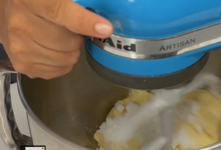 Фото шага рецепта Орешки со сгущенкой 136987 шаг 3  