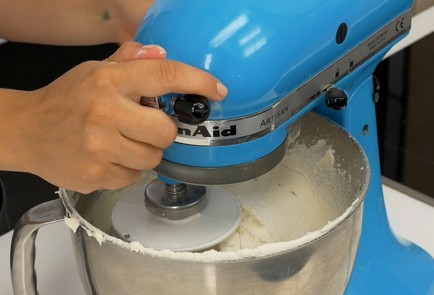 Фото шага рецепта Орешки со сгущенкой 136987 шаг 5  