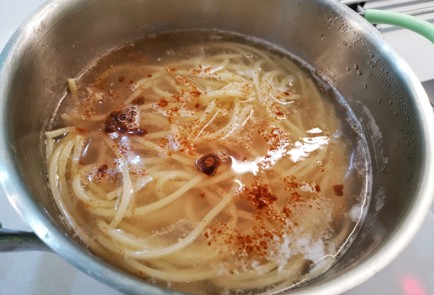 Фото шага рецепта Оригинальные спагетти с беконом 140448 шаг 11