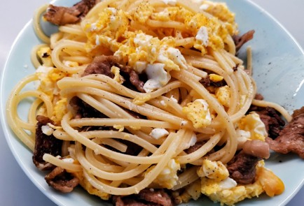Фото шага рецепта Оригинальные спагетти с беконом 140448 шаг 14