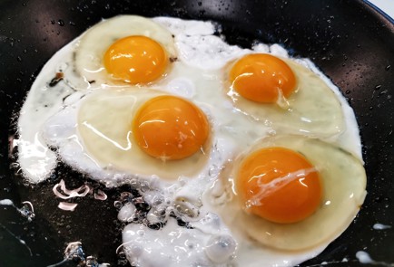 Фото шага рецепта Оригинальные спагетти с беконом 140448 шаг 9