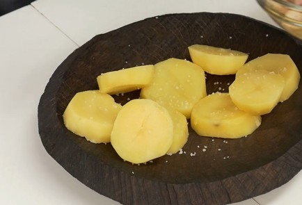 Фото шага рецепта Осьминог погалисийски 136840 шаг 8  