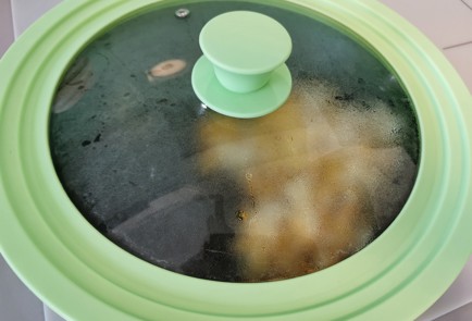 Фото шага рецепта Острая яичница с адыгейским сыром 140748 шаг 5  