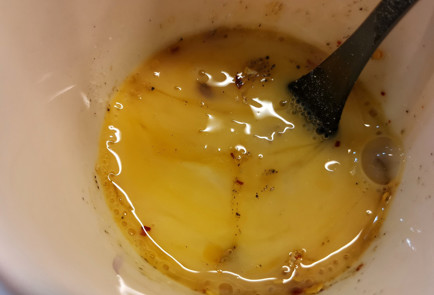 Фото шага рецепта Острая яичница с лукомпореем 151665 шаг 3  