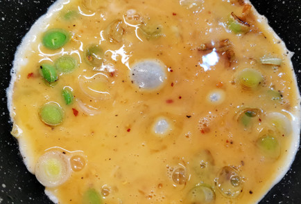 Фото шага рецепта Острая яичница с лукомпореем 151665 шаг 5  