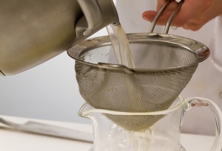 Фото шага рецепта Острый чай с имбирем и лимонной травой 20739 шаг 3  