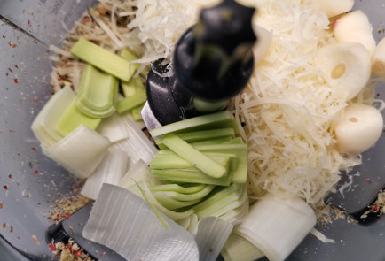 Фото шага рецепта Острое песто из рукколы и шпината 152187 шаг 3  