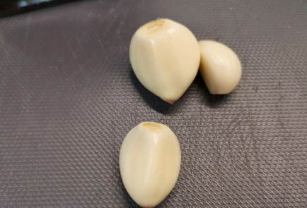 Фото шага рецепта Острый изумрудный соус из базилика 151964 шаг 2