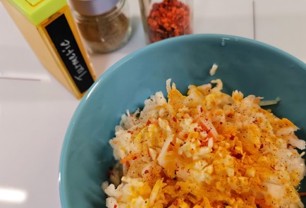 Фото шага рецепта Острый салат из квашенной капусты с чесноком 152311 шаг 3  