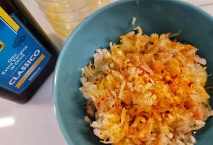 Фото шага рецепта Острый салат из квашенной капусты с чесноком 152311 шаг 4  