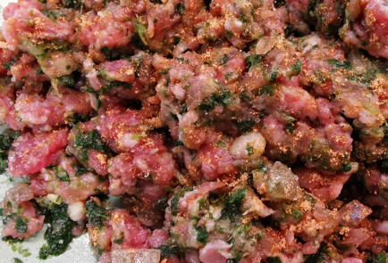 Фото шага рецепта Острые говяжьи котлеты со шпинатом 152008 шаг 3  