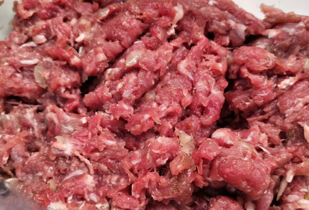 Фото шага рецепта Острые котлеты с сыром и шпинатом 152085 шаг 1  