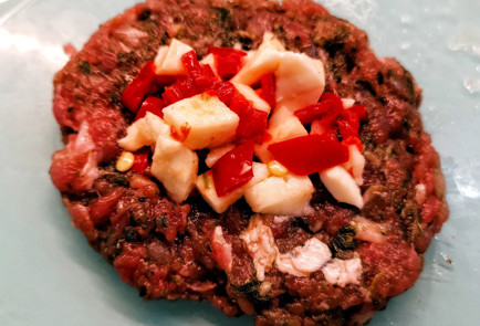 Фото шага рецепта Острые котлеты с сыром и шпинатом 152085 шаг 4  