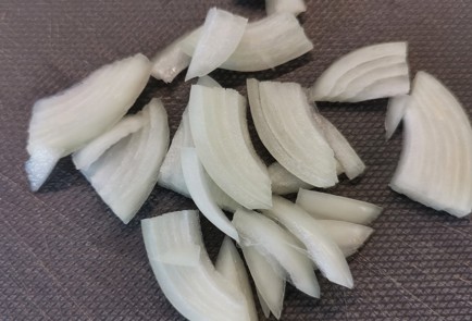 Фото шага рецепта Острые сырнолуковые чипсы 152506 шаг 1  