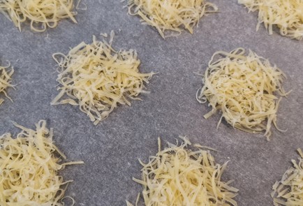 Фото шага рецепта Острые сырнолуковые чипсы 152506 шаг 4  