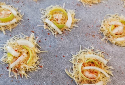 Фото шага рецепта Острые сырнолуковые чипсы 152506 шаг 9  