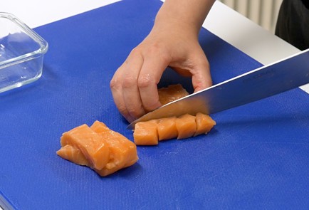 Фото шага рецепта Острый поке с лососем 139180 шаг 2  