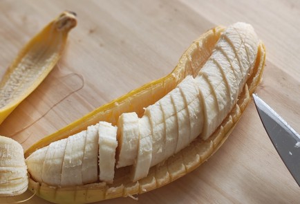 Фото шага рецепта Простой летний кофейнобанановый десерт 189736 шаг 1