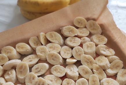 Фото шага рецепта Простой летний кофейнобанановый десерт 189736 шаг 2