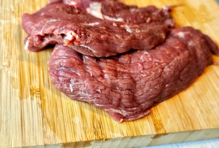 Фото шага рецепта Отбивная на сковороде с острым перцем 190327 шаг 1  