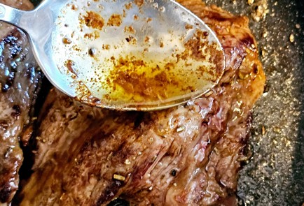 Фото шага рецепта Отбивная на сковороде с острым перцем 190327 шаг 9  