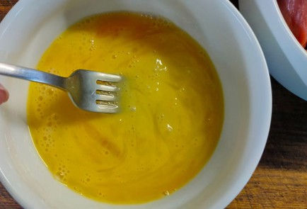 Фото шага рецепта Отбивные из индейки в панировке 175587 шаг 5