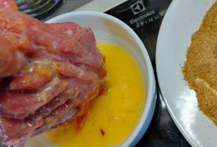 Фото шага рецепта Отбивные из индейки в панировке 175587 шаг 7