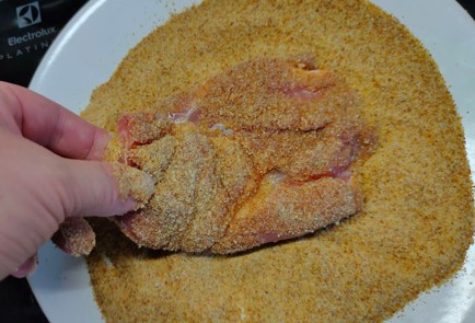 Фото шага рецепта Отбивные из индейки в панировке 175587 шаг 8