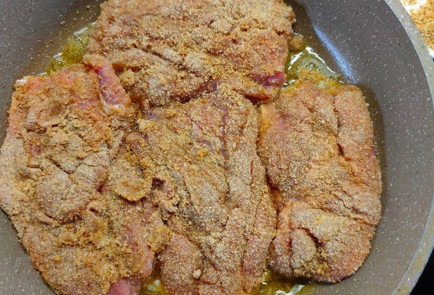 Фото шага рецепта Отбивные из индейки в панировке 175587 шаг 9