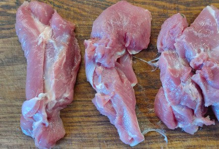 Фото шага рецепта Отбивные из индейки 190400 шаг 2  