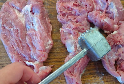 Фото шага рецепта Отбивные из индейки 190400 шаг 3  