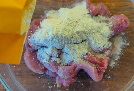 Фото шага рецепта Отбивные из индейки 190400 шаг 7  