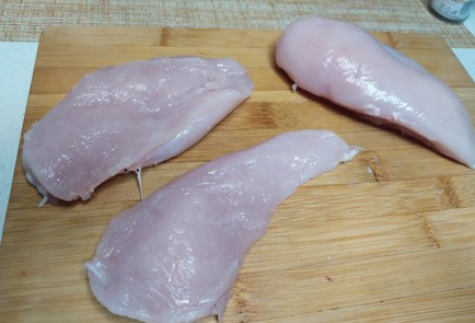 Фото шага рецепта Отбивные из куриного филе 190491 шаг 1  