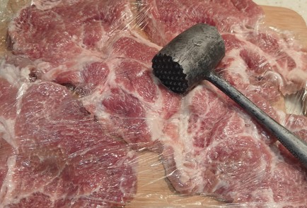 Фото шага рецепта Отбивные из свинины в соевом соусе 190950 шаг 3