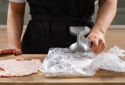 Фото шага рецепта Отбивные с сыром 190345 шаг 3  