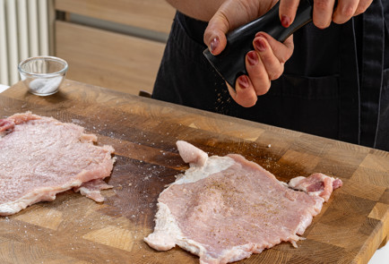 Фото шага рецепта Отбивные с сыром 190345 шаг 4  