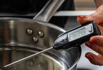 Фото шага рецепта Отбивные с сыром 190345 шаг 6  