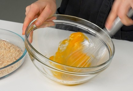 Фото шага рецепта Отбивные в духовке 151659 шаг 4  