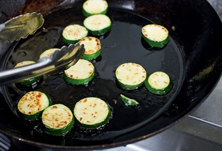 Фото шага рецепта Откидной рататуй 30411 шаг 2