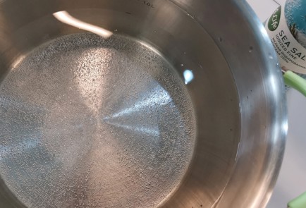 Фото шага рецепта Отварная кукуруза со сливочным маслом и зеленью 174658 шаг 3  