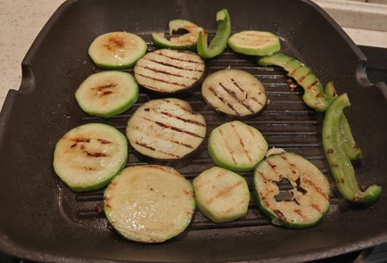 Фото шага рецепта Овощи гриль в чесночном масле 175916 шаг 9  