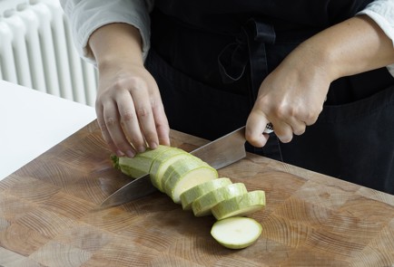 Фото шага рецепта Овощи на мангале 152640 шаг 2  