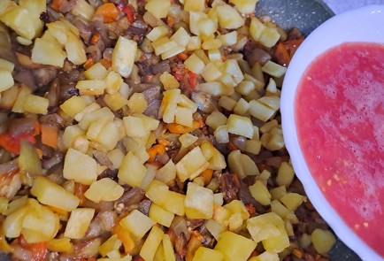 Фото шага рецепта Овощное рагу с баклажаном на сковороде 187027 шаг 14  